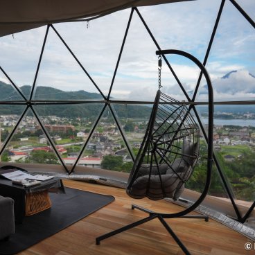 Mt.Fuji Glamping Terrace MINENOHANA (Kawaguchiko), Living area of the Terrace Suite Oriental Japon 7m Dome