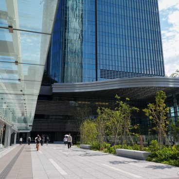 Takanawa Gateway City (Tokyo), Green walkway connecting the 2 towers