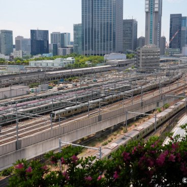 Takanawa Gateway City (Tokyo), View on the railway tracks in the east side of the urban complex
