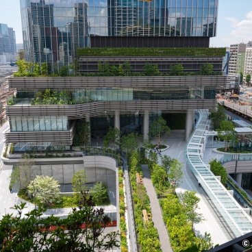 Takanawa Gateway City (Tokyo), View on The Linkpillar 2 tower and the green walkway from MoN Takanawa