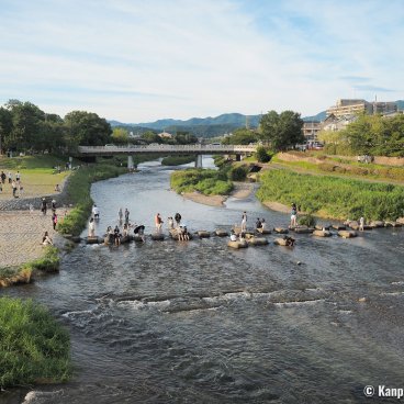 Demachiyanagi Delta (Kyoto), View on the stepping stones path across the river in summer 2