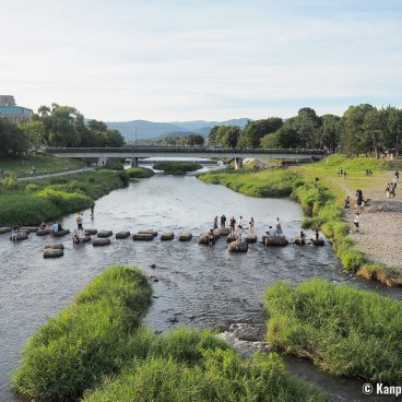 Demachiyanagi Delta (Kyoto), View on the stepping stones path across the river in summer 3