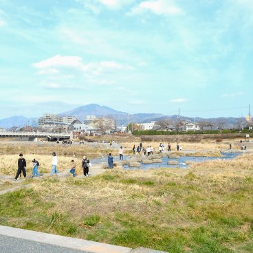 Demachiyanagi Delta (Kyoto), View on the river and the mountains in winter