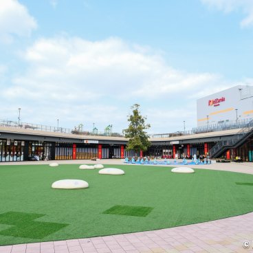 LaLaport Fukuoka, Outdoor playground for children with a view on the entrance of the toys museum and Kidzania
