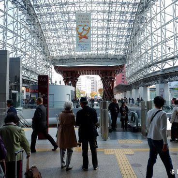 Kanazawa, Tsuzumi-mon gate in front of the JR station