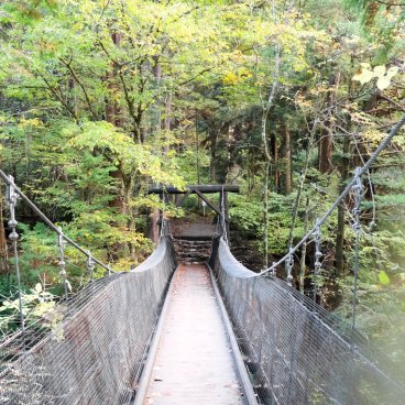 Kiso Valley (Japanese Alps), Bridge suspended over a river