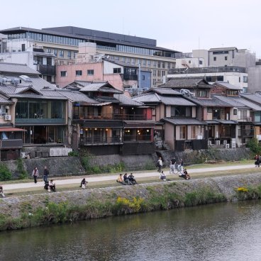 Kyoto, Traditional restaurants by the Kamo-gawa river