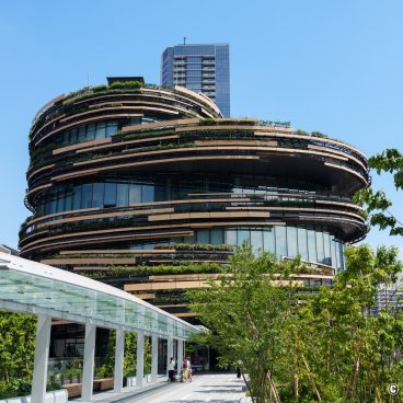 MoN Takanawa (Tokyo), Overview of the museum's outside and its wood and glass façade