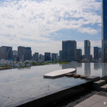 MoN Takanawa (Tokyo), Tsukimi Terrace pond at the 6F floor of the museum