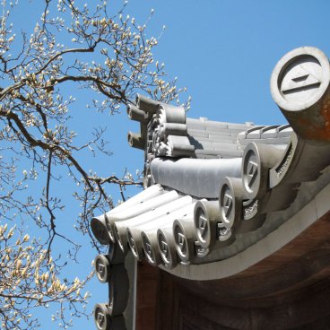 Kamakura, Detail of a roof at Engaku-ji temple