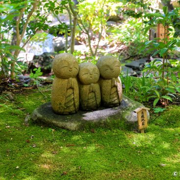 Kamakura, Jizo statues at the entrance of Hase-dera temple