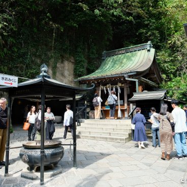Kamakura, Main plaza of Zeniarai Benten shrine
