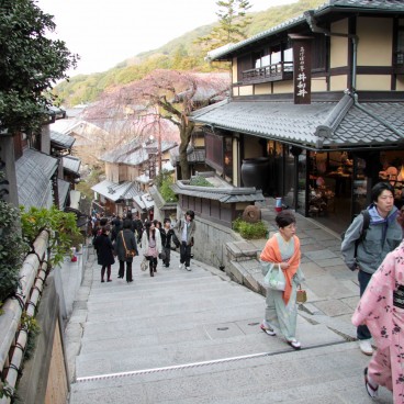 Kiyomizu-dera, Shopping street