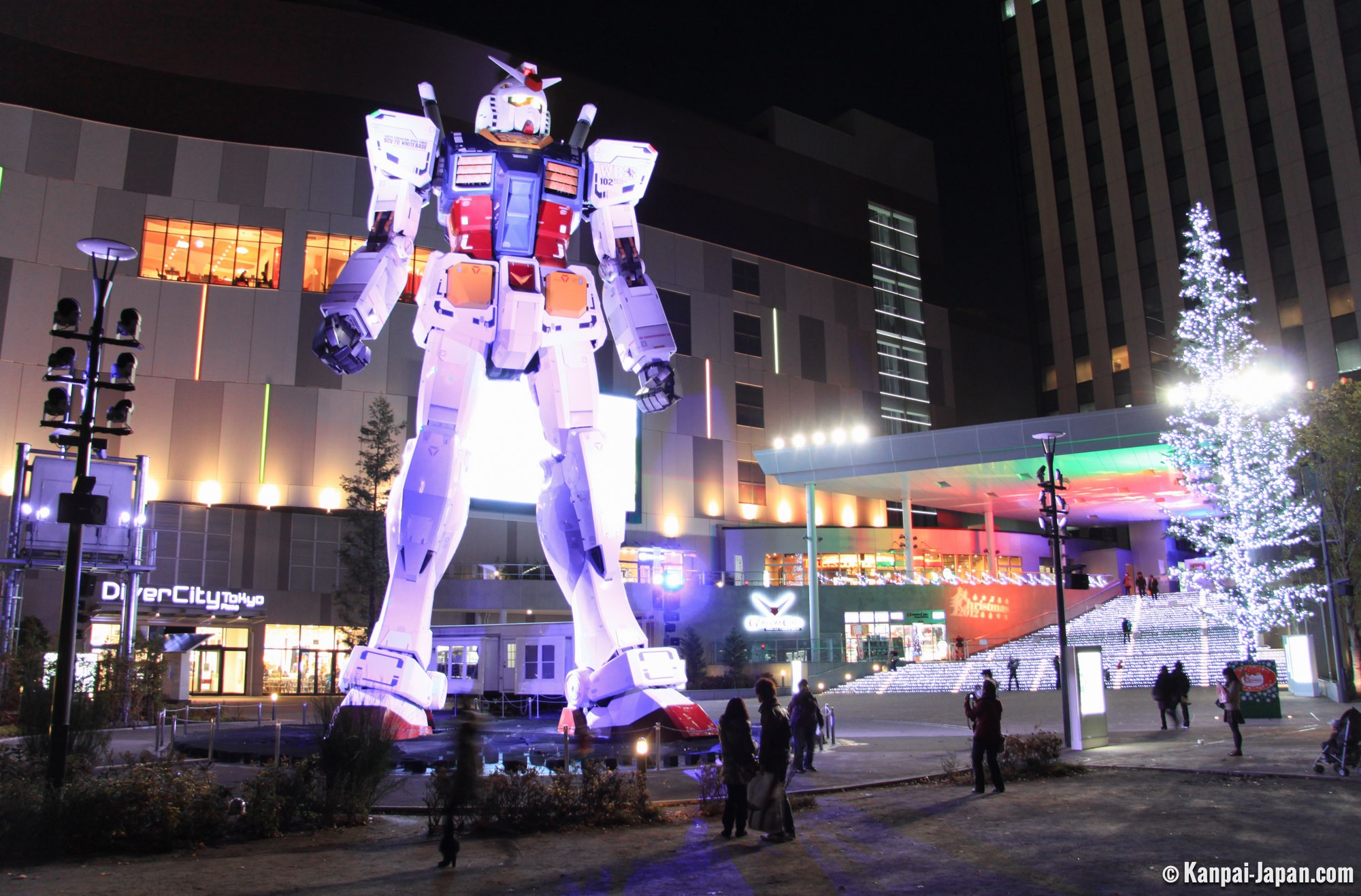 Life Size Gundam Statue - Odaiba's giant robot