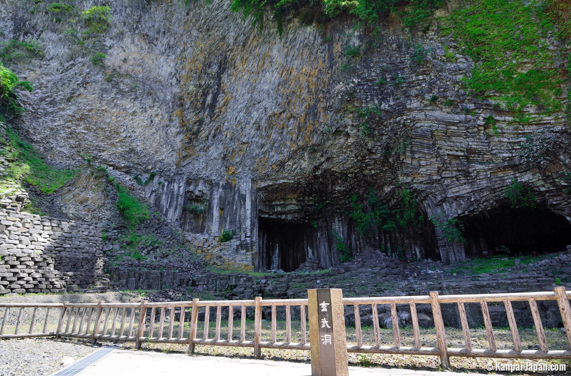 希少 絶版 Borneo: Memory of the Caves 洞窟壁画 World's Oldest Known Figurative Paintings Discovered in