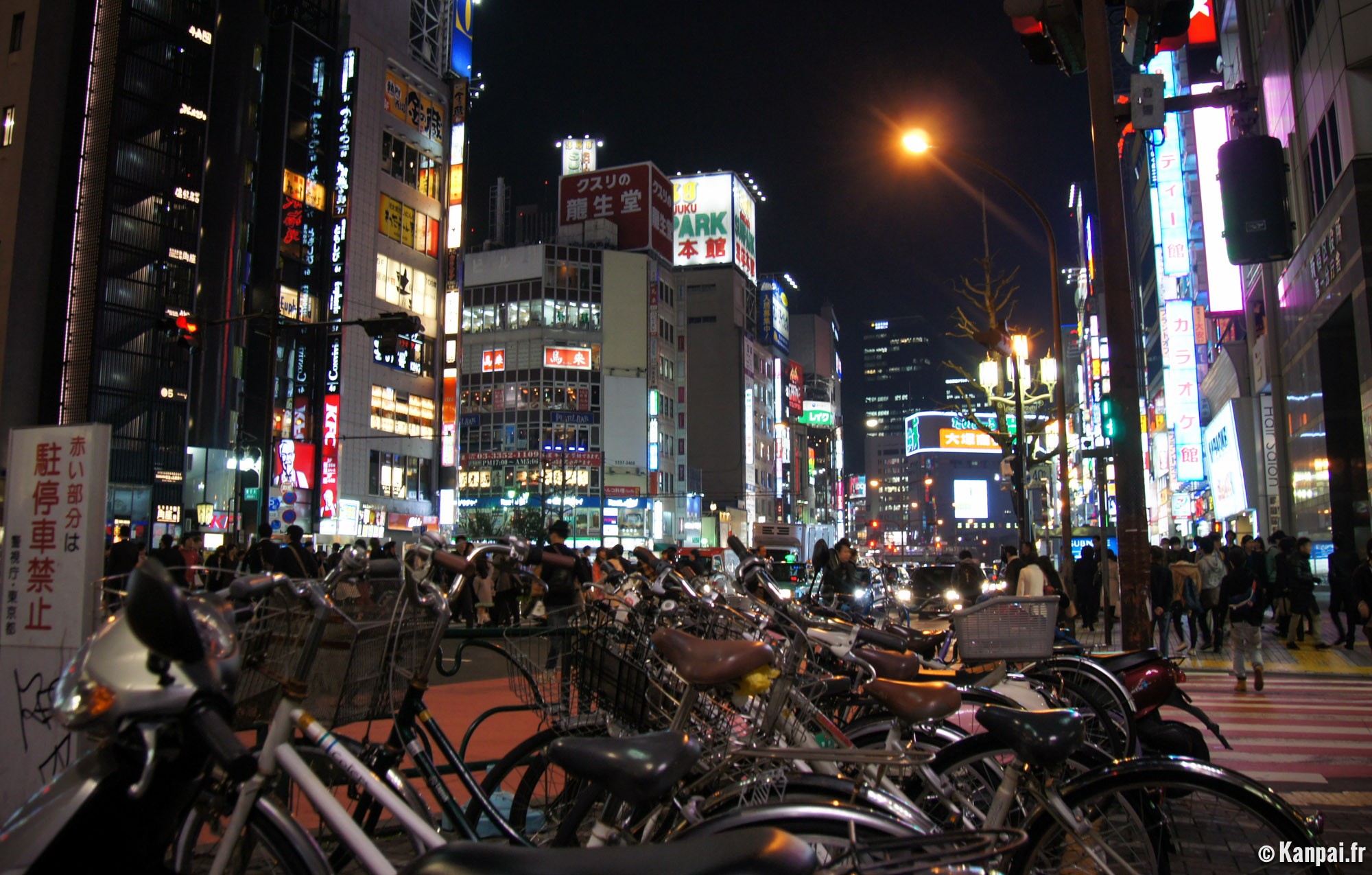 Shinjuku - At the heart of the Japanese night