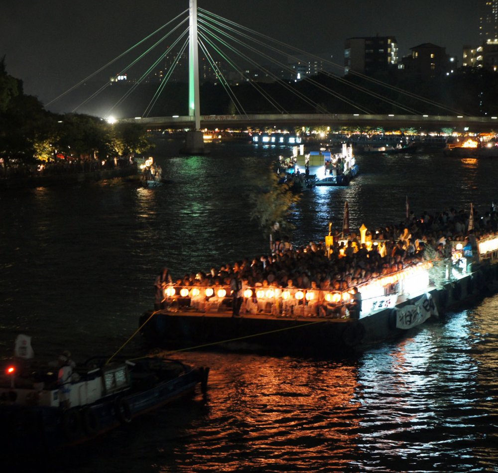 Tenjin Matsuri in Osaka, Nightly boat parade