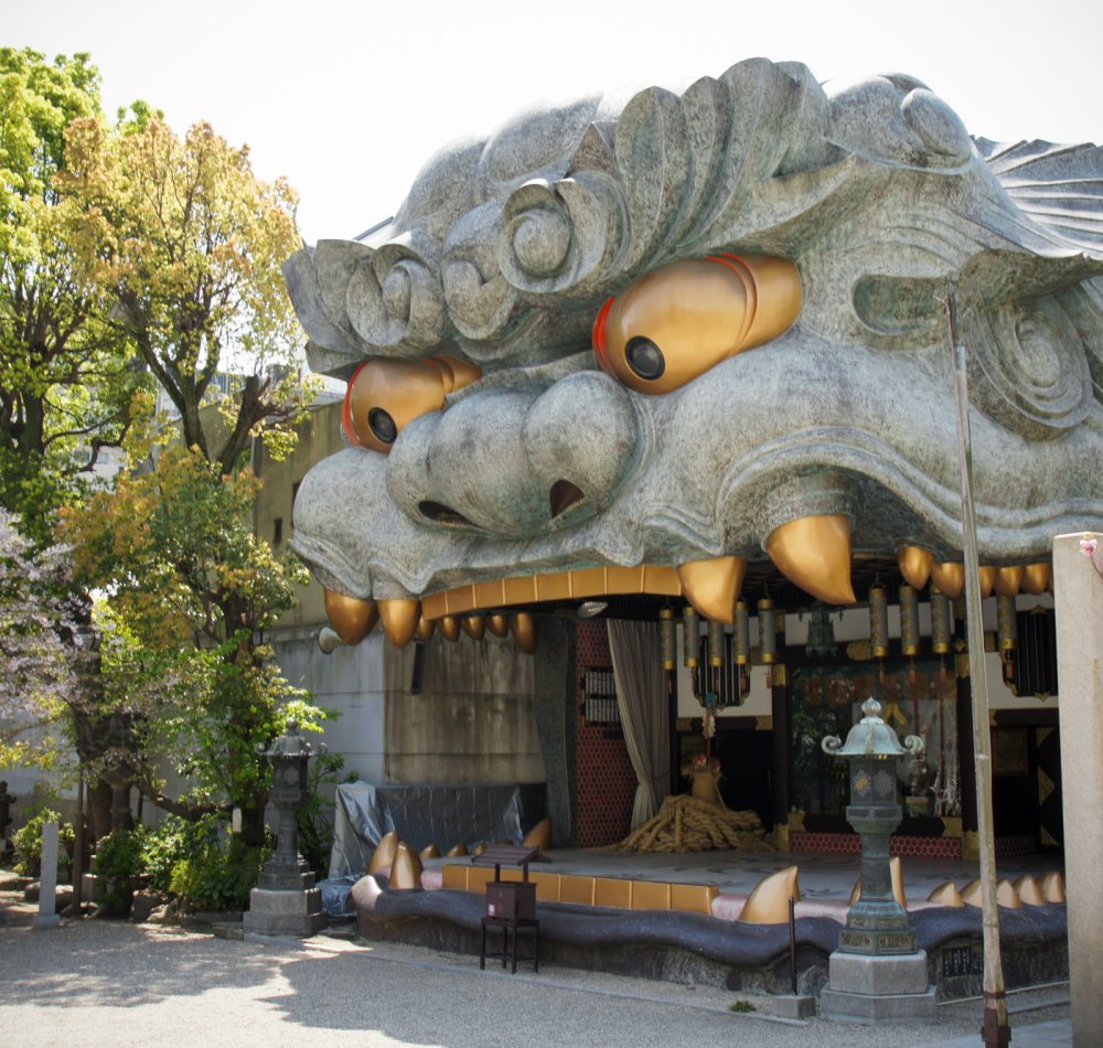 Namba Yasaka-jinja (Osaka), Ema-den lion head-shaped building