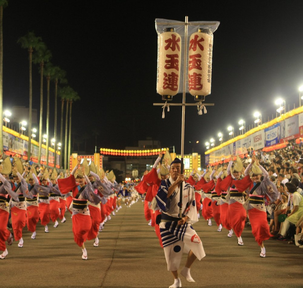 Awa-odori Festival in Tokushima (Shikoku), Group of female dancers