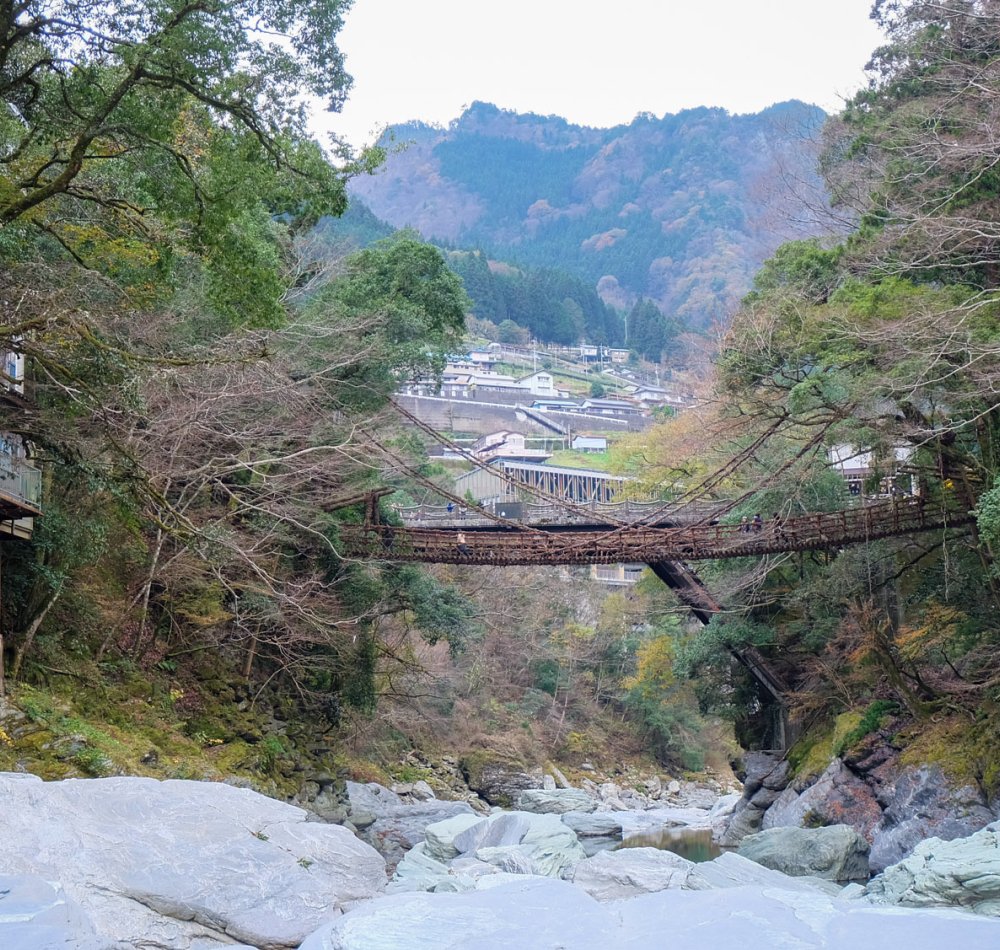 Iya Valley (Shikoku), Kazurabashi suspended bridge in autumn