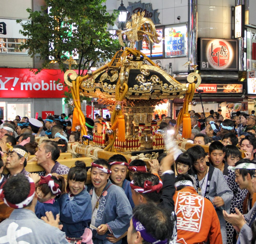 Fukuro Matsuri in Ikebukuro, Mikoshi procession