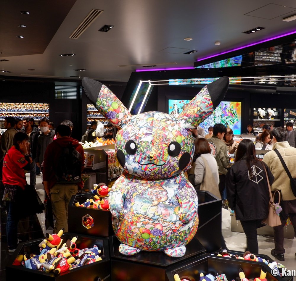 Nintendo TOKYO store and Link statue in Shibuya PARCO