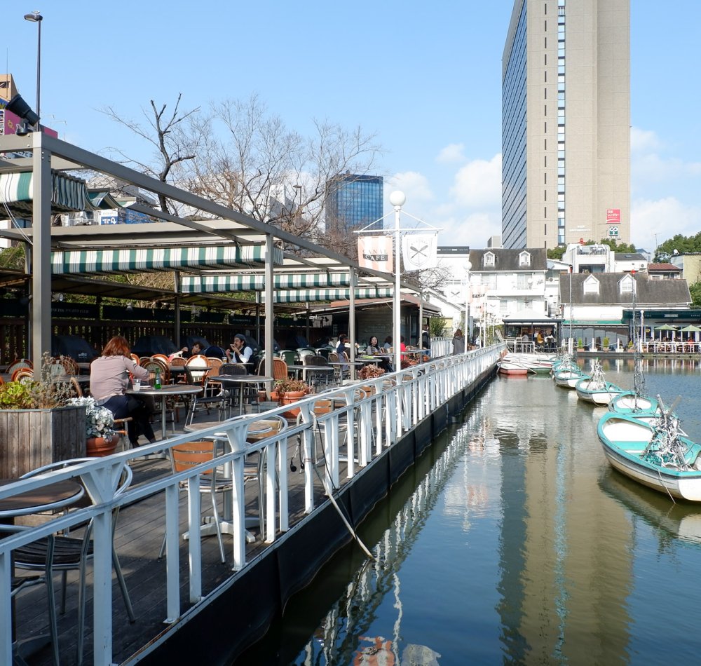 Kagurazaka (Tokyo), French restaurants and shops