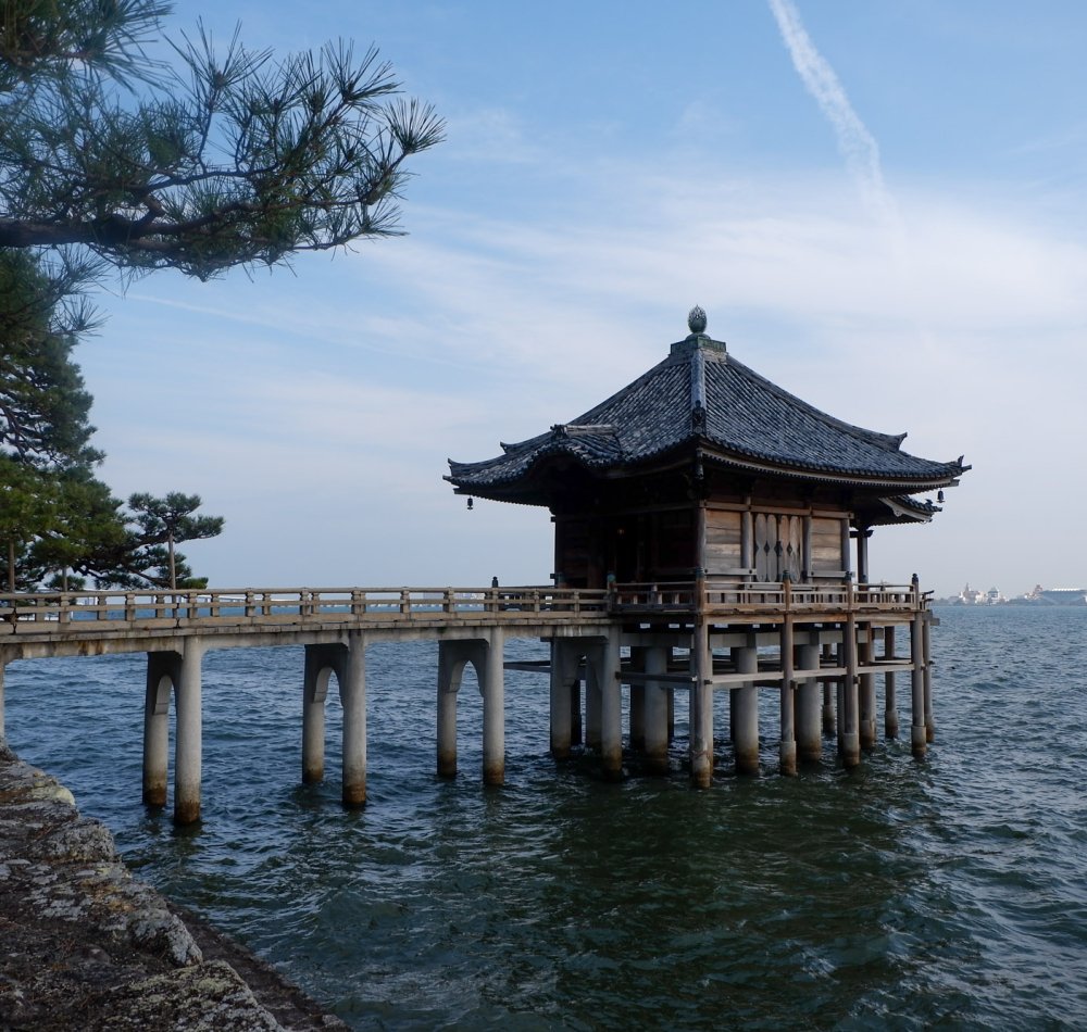 Mangetsu-ji in Otsu, Ukimido floating pavilion