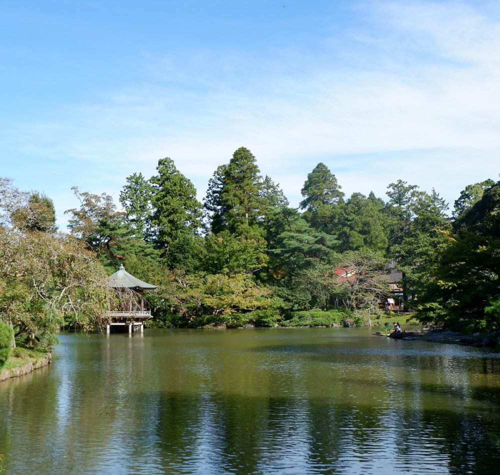 Narita-san Park, Pond with koi carps in the Japanese garden