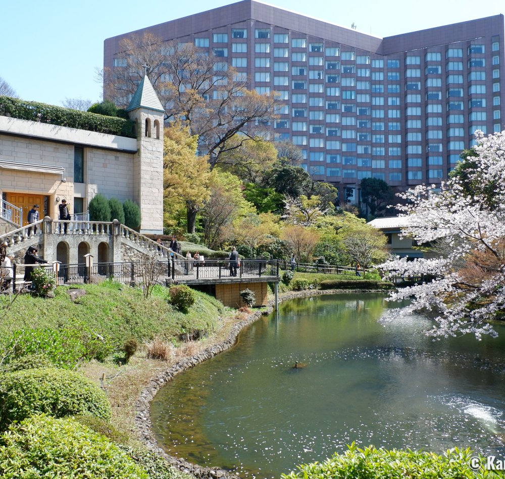 Chinzan-so Teien (Tokyo), Three-story pagoda at nightfall