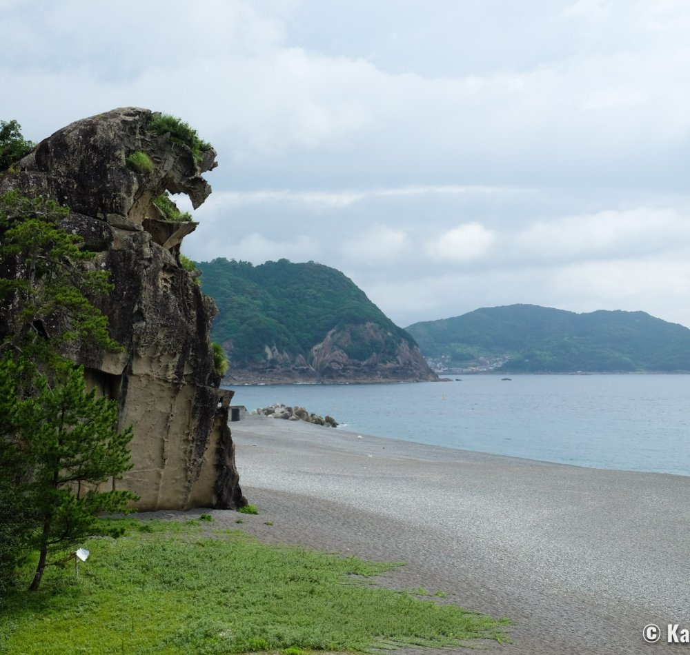 Kumano (Mie), Entrance of the Onigajo site with the two demon mascots Kumano (Mie), Entrance of the Onigajo site with the two demon mascots