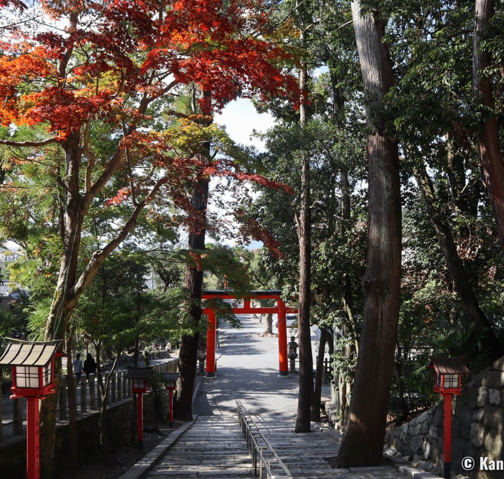Yoshida-jinja (Kyoto), Great torii gate at the entrance of the shrine