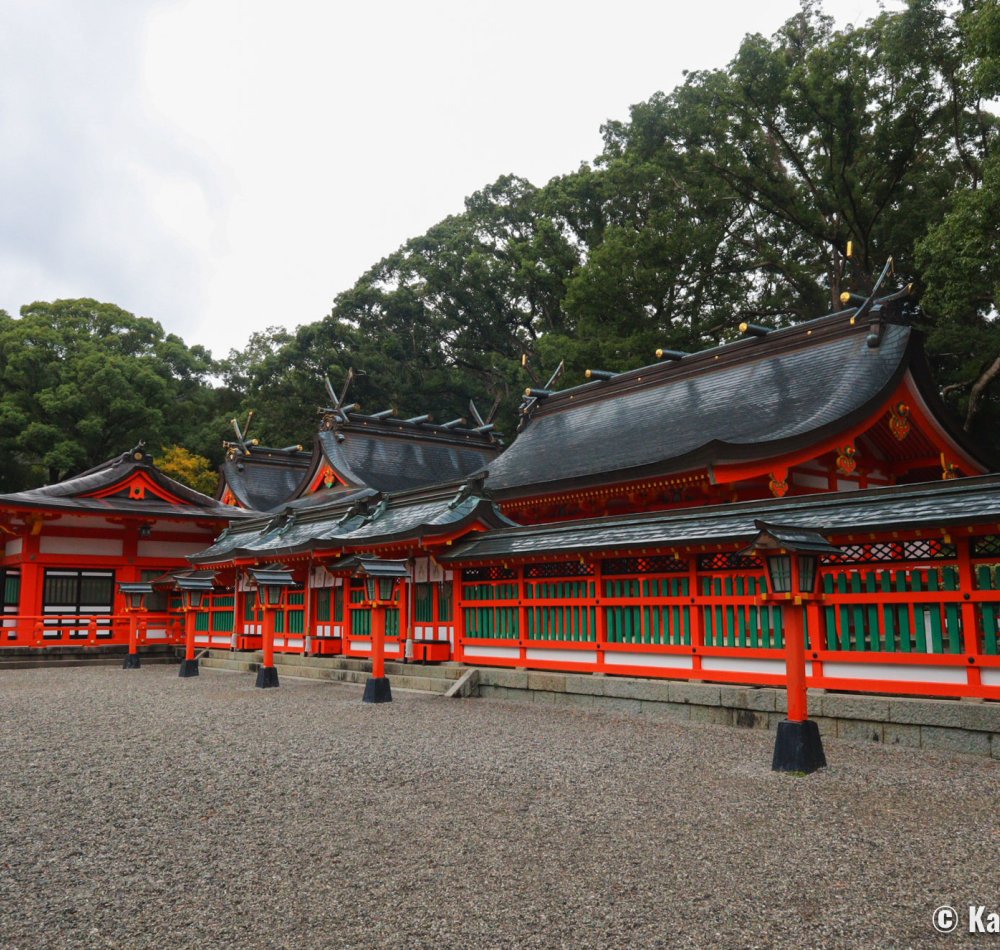 Kumano Hayatama Taisha, Shinmon main gate and access to the sacred enclosure of the shrine