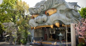 Namba Yasaka-jinja (Osaka), Ema-den lion head-shaped building