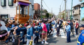 Kanamara Matsuri, Elizabeth-mikoshi parading