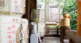 Higashi-Tenno Okazaki-jinja, Koma Usagi rabbit statue and main hall