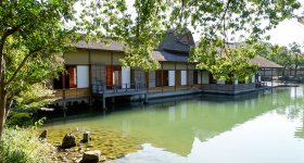 Yokokan Garden (Fukui), Overview of the pond and the residence