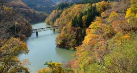 Oku Aizu (Mishima), View on Tadami River Bridge n°1 in autumn