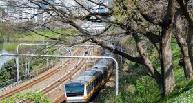 Sotobori Park (Tokyo), View on the former moats and a Chuo JR train bound for Iidabashi
