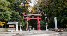 Yahiko-jinja, Tama-no-Hashi sacred red bridge