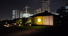 Hamarikyu Tsukimi Sanpo (Tokyo), Night view of the bridge on Shioiri-no-ike pond and a Japanese pine tree
