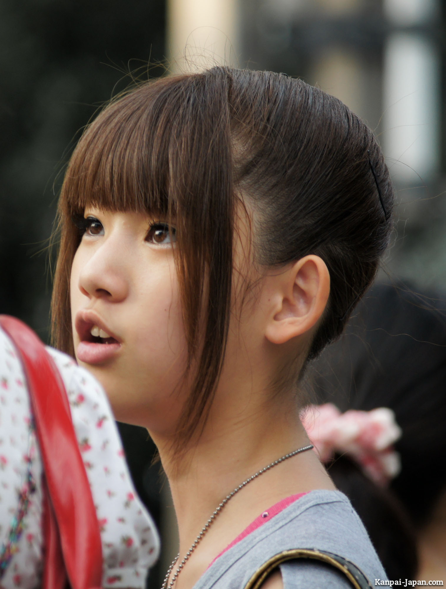 18-year-old Japanese student Saki on the street in Harajuku with purple hair,  piercings, a Black Brain hoodie, and Yosuk… | Tokyo fashion, Harajuku  fashion, Fashion