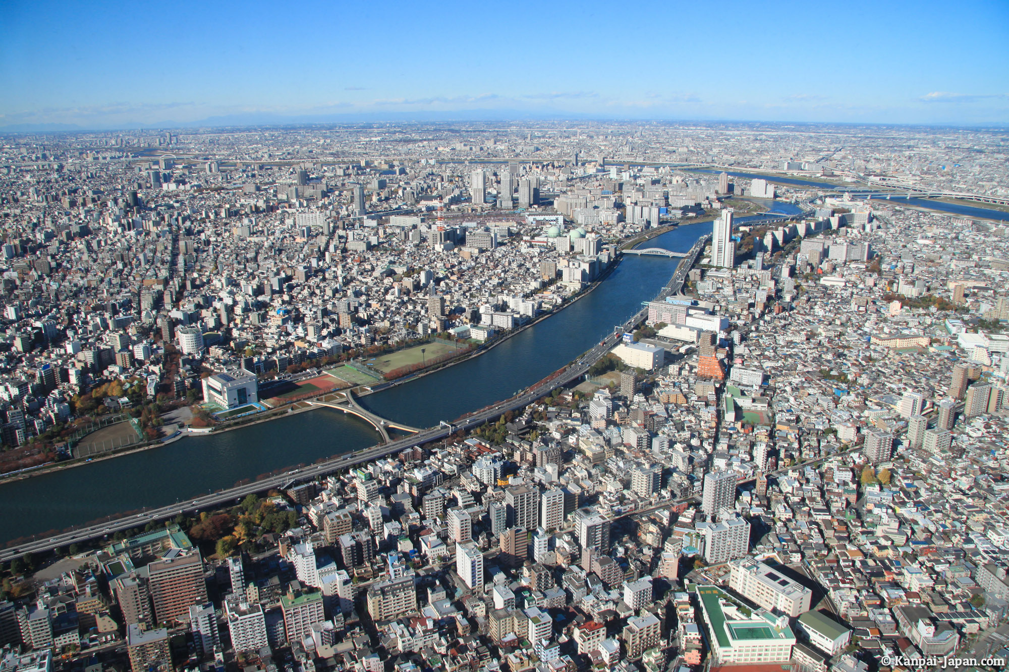 Токийский мир. Токио самый большой город в мире. Tokyo Sky Tree Япония. Токио смотровая площадка. Токио размер города.