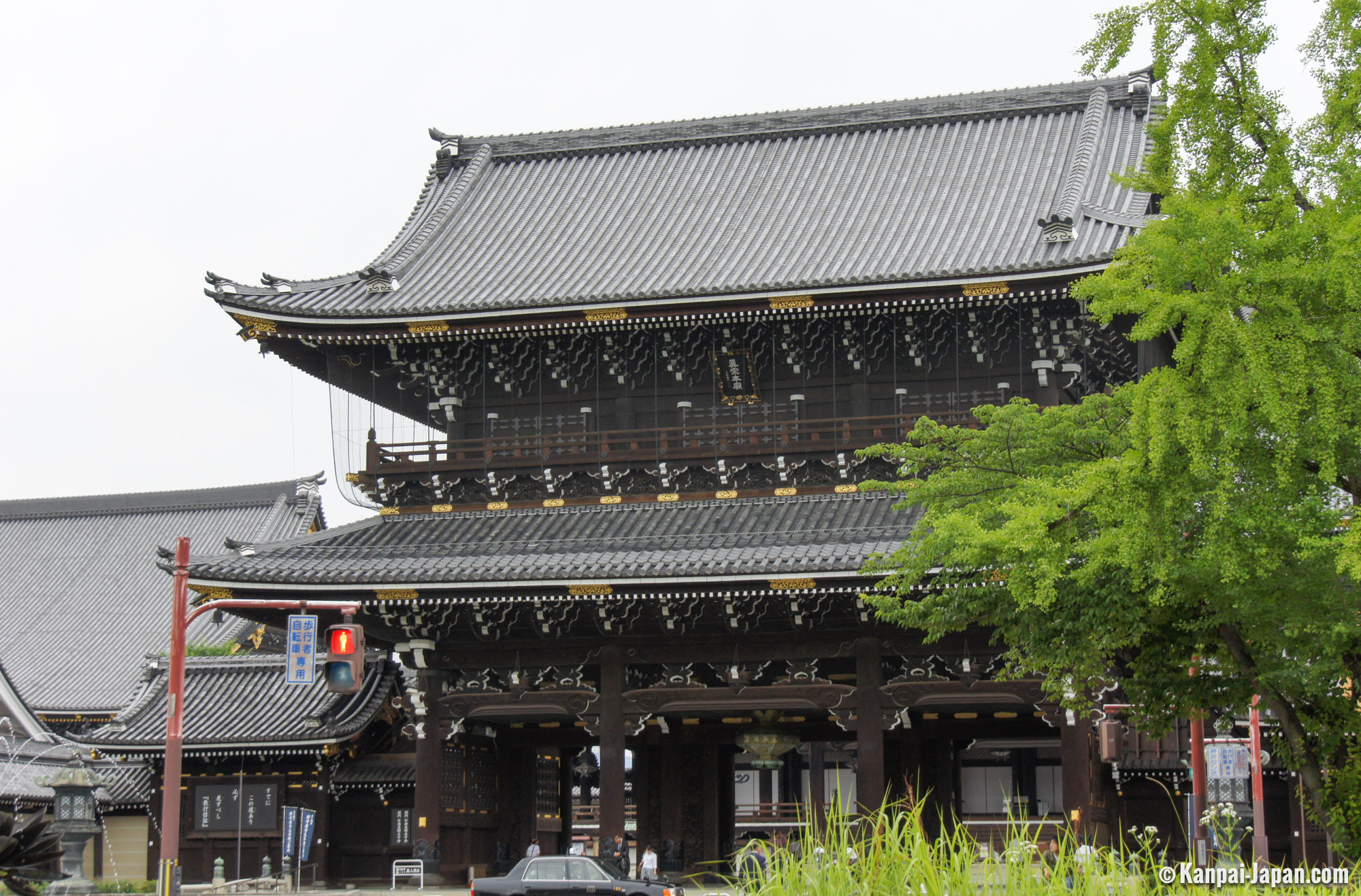 This is one of many hair ropes used during the reconstruction of Higashi  Hongan-ji Temple in 1895 in Kyoto. As there was no rope strong enough to  hoist the temple's massive wooden